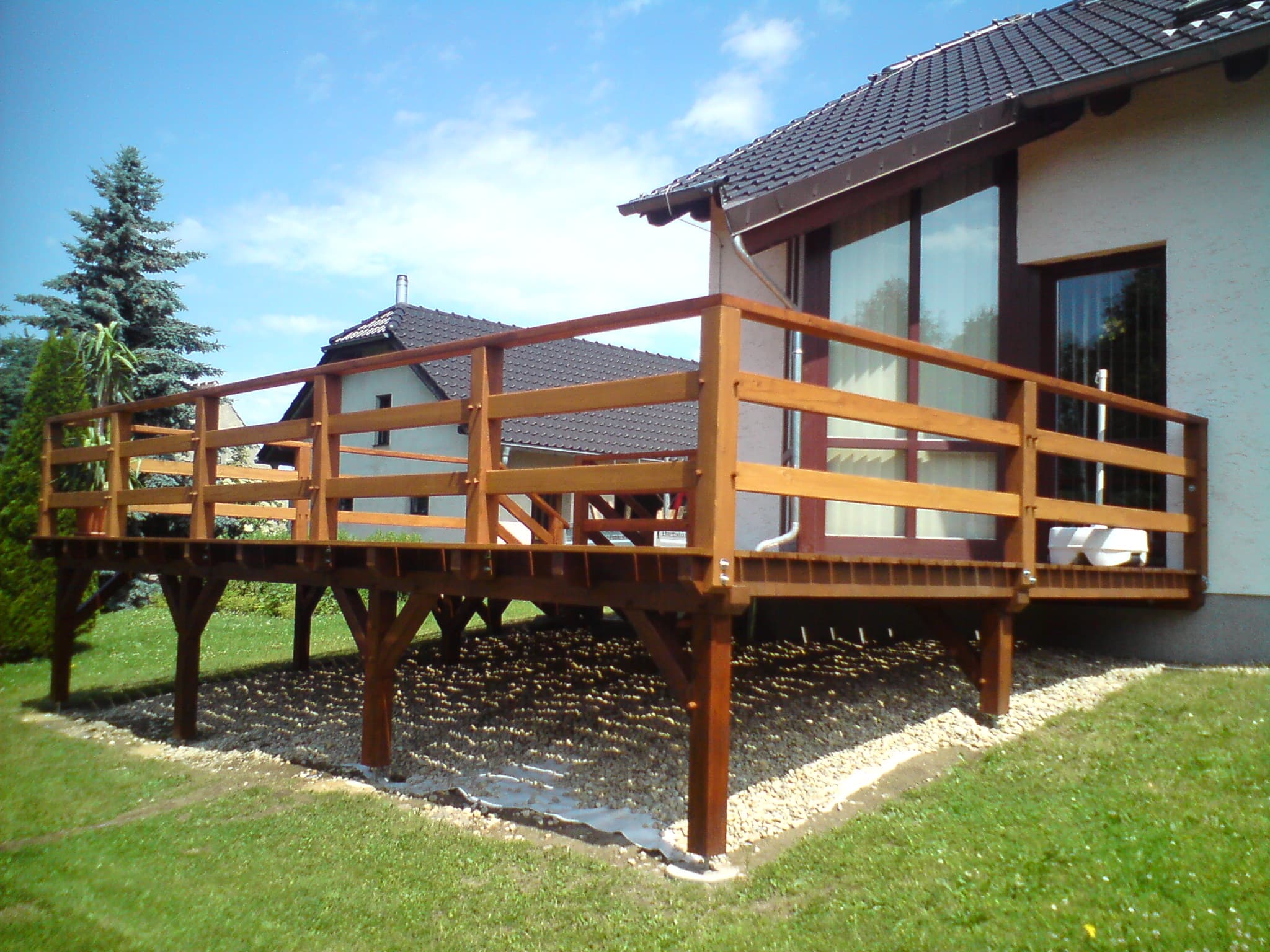 Holzterrasse am Einfamilienhaus